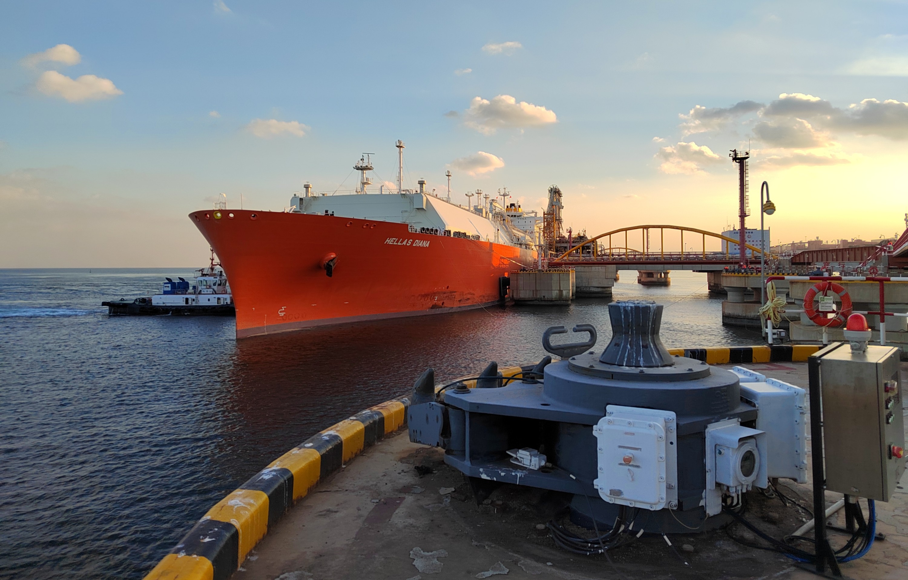 振華石油首船國(guó)家管網(wǎng)鋪底氣順利到港接卸